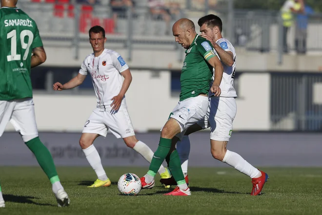 Zeleno-beli Ljubljančani so na zahtevnem gostovanju v Sežani dosegli tri gole in si pripravili lepo popotnico za sobotni derbi s Celjem. FOTO: Leon Vidic/Delo