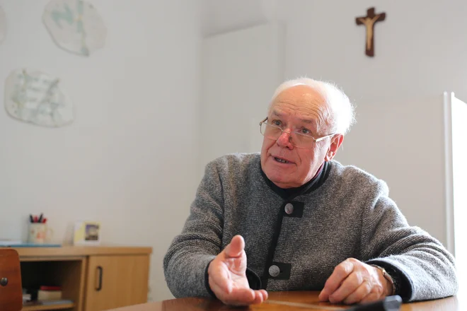 &raquo;Nimam časa, da bi mislil o slabih stvareh. Še toliko glasbe je v meni, ki jo moram napisati,&laquo; pravi Avgust Ipavec, duhovnik in skladatelj. FOTO: Tomi Lombar