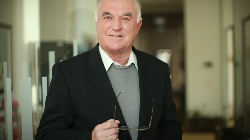 Z vso odgovornostjo se zavedamo, glede na podatke s terena, da se je začelo izvajati grobo nasilje nad posamezniki glede sredstev oziroma pokojnin. Ti ljudje niso ogroženi le zaradi revščine, ampak tudi zaradi zaostrenih odnosov, opozarja Janez Sušnik, predsednik Zdusa. FOTO: Jure Eržen