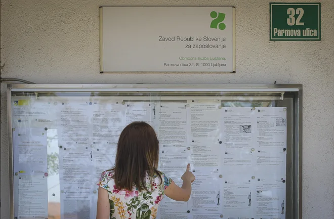 Marca, ko je izbruhnila epidemija, je bilo v državi uradno brez dela 77.855 ljudi. FOTO: Jože Suhadolnik