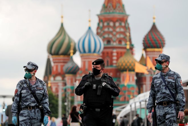 Moskovske mestne oblasti bodo v torek v ruski prestolnici odpravile karanteno. FOTO: Shamil Zhumatov / Reuters
