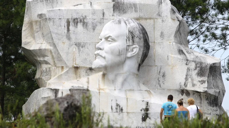Fotografija: Očitno pa je treba ugotoviti, kaj je »ljubiteljsko leninističnega« v tem, da novinarji v »demokratičnem« kapitalističnem političnem sistemu obravnavajo in opozarjajo na anomalije oziroma deviacije. Foto Reuters
