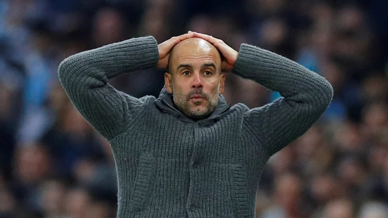 Fotografija: Pep Guardiola se upravičeno drži za glavo zaradi težav Manchester Cityja. FOTO: Reuters