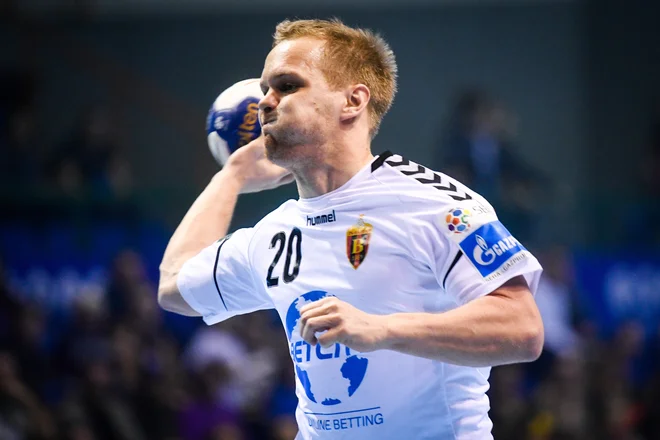Staš Skube kljub 176 cm že sodi med velikane slovenskega rokometa. FOTO: SEHA