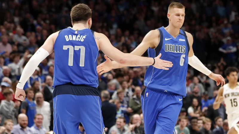 Fotografija: Luka Dončić in Kristaps Porzingis še nikoli nista igrala v končnici lige NBA, zato bosta dodatno motivirana. FOTO: Reuters