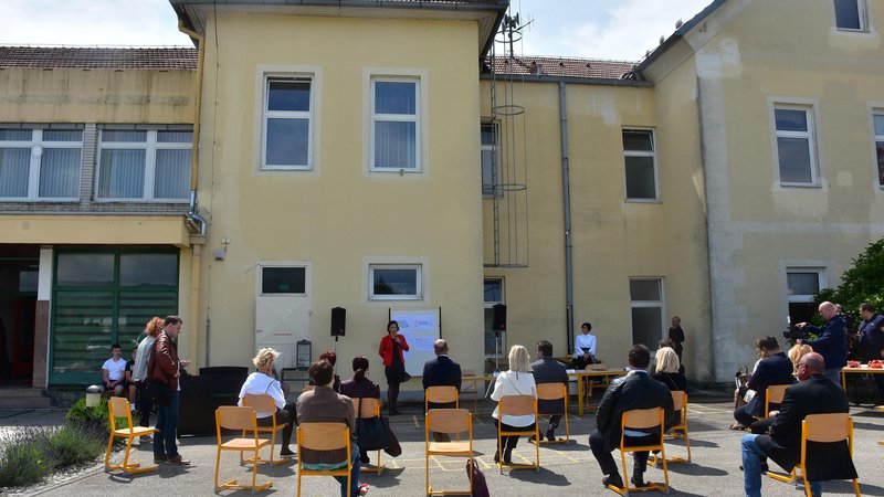 Fotografija: Podpis pogodbe za gradnjo vrtca. FOTO: Občina Brežice