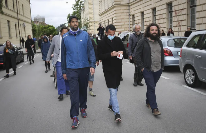 Umetniki bodo med poletjem proteste nadaljevali in svoje cilje še bolj jasno izrazili. FOTO: Jože Suhadolnik/Delo