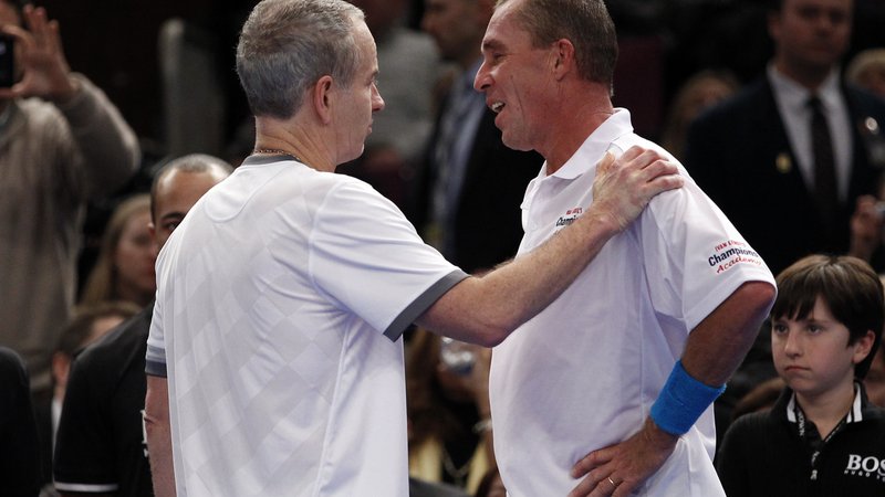 Fotografija: Ivan Lendl (desno) in John McEnroe sta ostala tekmeca tudi v zrelih letih na ekshibicijskih dvobojih. FOTO: Mike Segar/Reuters