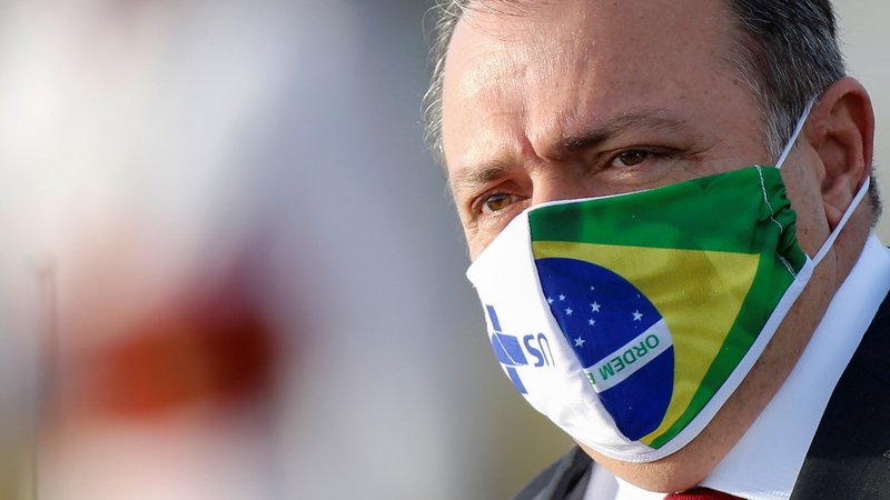 Fotografija: Vršilec dolžnosti ministra za zdravje Eduardo Pazuello je sicer še aktivni vojaški general. FOTO: Adriano Machado/Reuters