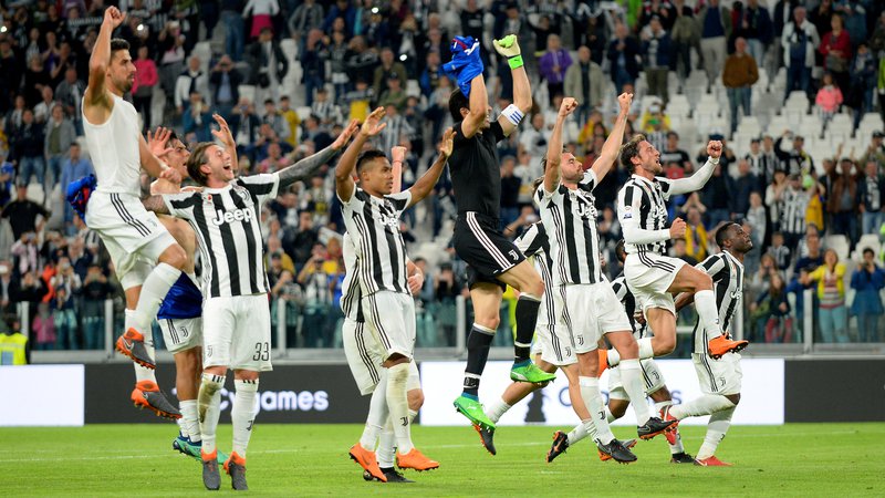 Fotografija: Juventus je v svoji burni zgodovini preživljal številne vzpone, a tudi padce. FOTO: Massimo Pinca/Reuters