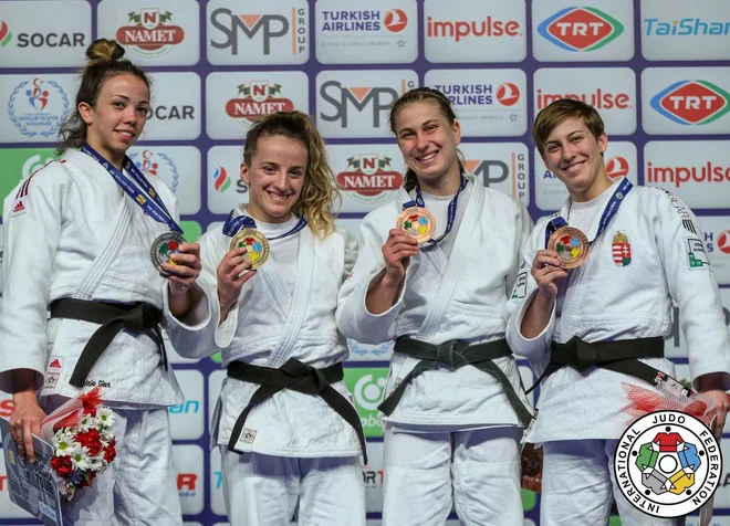 Anja Štangar (druga z desne) ima v svoji vitrini že deset kolajn s turnirjev za svetovni pokal. FOTO: Gabriela Sabau/IJF