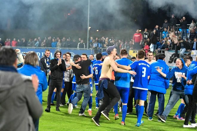 Kot sosednja Murska Sobota, je tudi Lendava okolje, kjer je nogomet zelo najbolj priljujbljen, zato se v Prekmurju nadejajo, da se bosta za pokalno lovoriko pomerila Mura in Nafta. FOTO: Marko Pigac