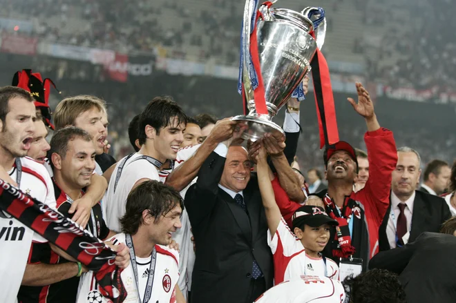 V Istanbulu leta 2007 sta se Milan in Berlusconi zanjič zavihtela na evropski vrh. FOTO: Reuters