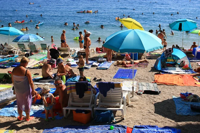 V hrvaških hotelih pričakujejo krajšo osrednjo turistično sezono z močnim trendom rezervacij last minute. FOTO: Tomi Lombar/Delo