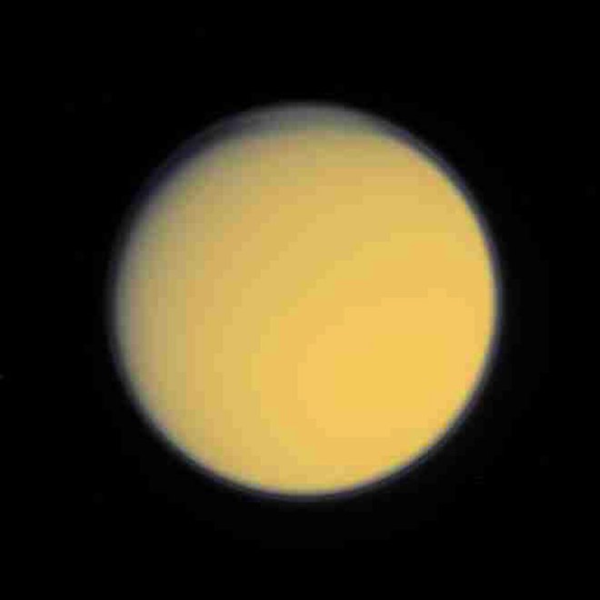 Saturnova luna Titan. FOTO: NASA/JPL/Space Science Institute/Reuters