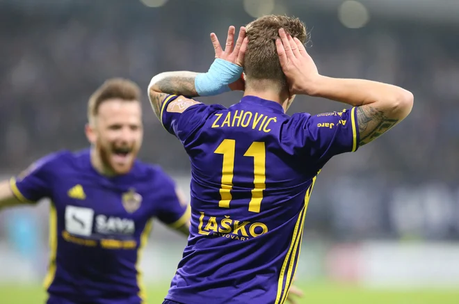 Luka Zahović in Dino Hotić sta najdragocenejša mariborska aduta za prodajo. FOTO: Tadej Regent/Delo