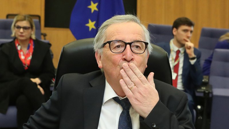 Fotografija: V evropski komisiji, ki jo vodi predsednik Jean-Claude Juncker, niso hoteli komentirati informacij, da je pravna služba dala negativno mnenje o tožbi. FOTO: Reuters