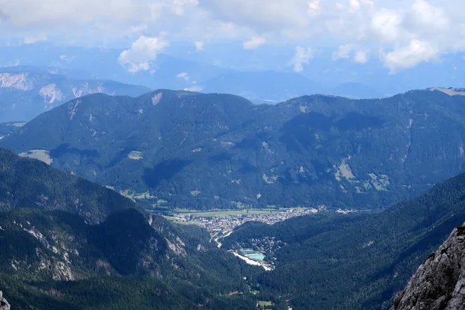 Pogled na Kranjsk goro.  FOTO: Manca Ogrin