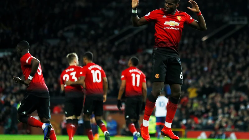 Fotografija: Manchester United svojim nogometašem v povprečju namenja najvišje plače med angleškimi klubi, a ima tudi najvišje prihodke. FOTO: Reuters