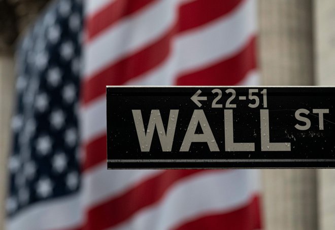 Ameriška zastava na newyorški borzi NYSE. FOTO: Johannes Eisele/AFP