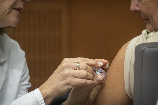 Evropska komisija želi najti cepivo za vse, zato široko financiranje. FOTO: Voranc Vogel/Delo