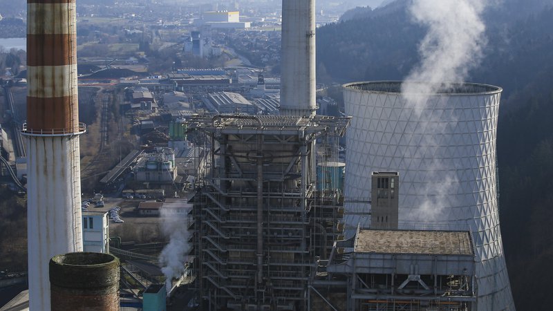 Fotografija: Kitajska je letos marca potrdila več projektov termoelektrarn kot lani. FOTO: Jože Suhadolnik/Delo