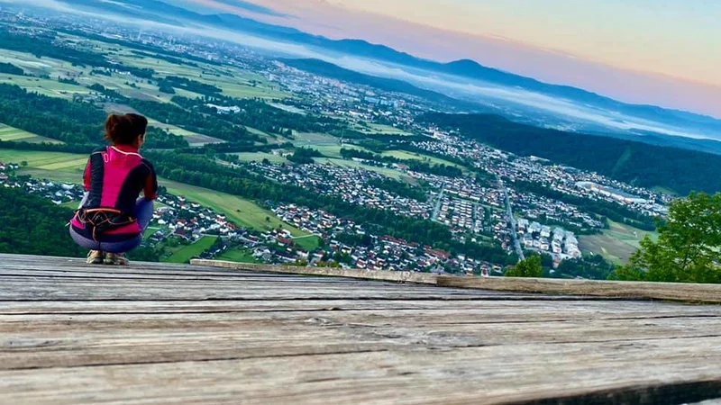 Fotografija: Na balkonu. FOTO: Betka Šuhel Mikolič