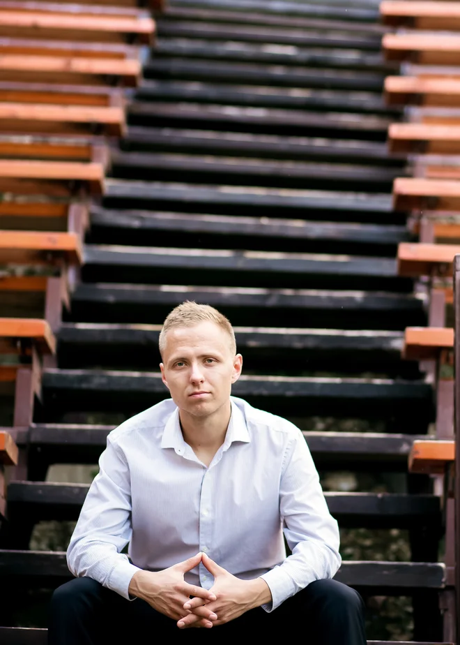 Žan Tetičkovič: »Migracijsko svobodo razumem kot sprejetje lastne odgovornosti. To prinese notranji mir.« Foto Andrej Lamut