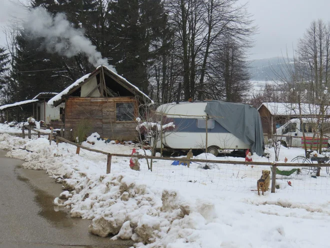 Slab je tudi socialno-ekonomski položaj večine romskega prebivalstva v Sloveniji. FOTO: Bojan Rajšek/Delo