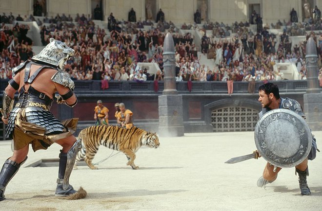 Spodad med Maksimom in gladiatorjem Tigrisom Galskim. Prizor so posneli s pomočjo pravih tigrov in posebnih učinkov. FOTO: Promocijsko gradivo