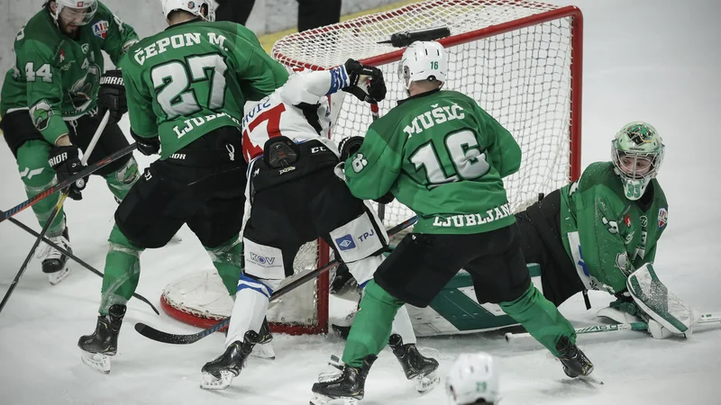 Fotografija: Iz dneva v dan se bolj zdi, da je pred hokejisti Olimpije še ena sezona v alpski ligi. FOTO: Uroš Hočevar/Delo