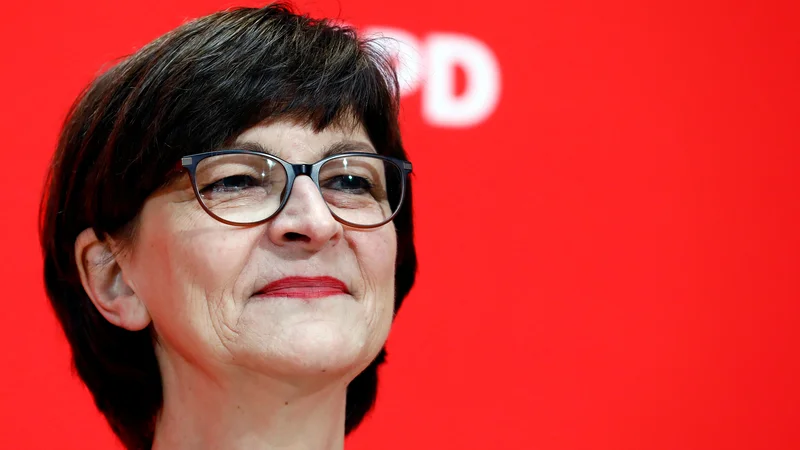 Fotografija: Prva dama socialdemokratske SPD Saskia Esken je razburila policijo in strankarske kolege z izjavo o latentnem rasizmu med policisti. FOTO: Michele Tantussi/Reuters