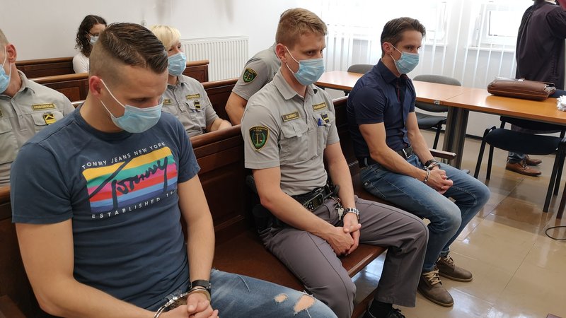 Fotografija: Dejan Kos (levo) in Aleš Dovgan bosta zaradi ropov več let v zaporu. FOTO: Mojca Marot