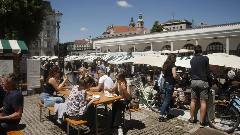 Fotografija: Osma sezona Odprte kuhne je v pokoronavirusnih časih drugačna, a po drugi strani taka, kot so je stalni obiskovalci vajeni. FOTO: Jure Eržen/Delo