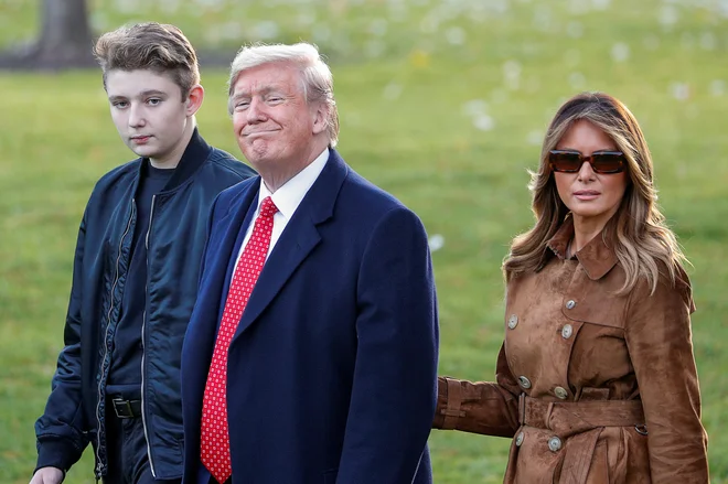 Barron trump s staršema. FOTO: Tom Brenner/Reuters