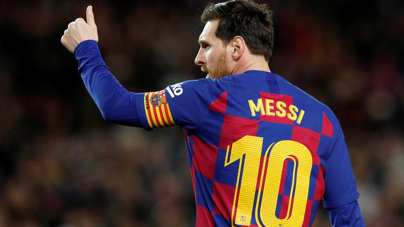 Fotografija: Lionel Messi je nared za igro. FOTO: Albert Gea/Reuters