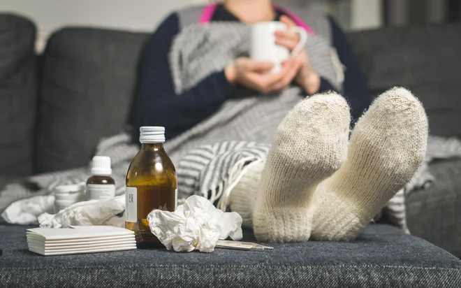 Da prebolimo prehlad, ni dovolj le, da imunski sistem prepreči širjenje virusa, ampak se mora pomiriti tudi protinapad imunskega sistema. FOTO: Getty Images/iStockphoto