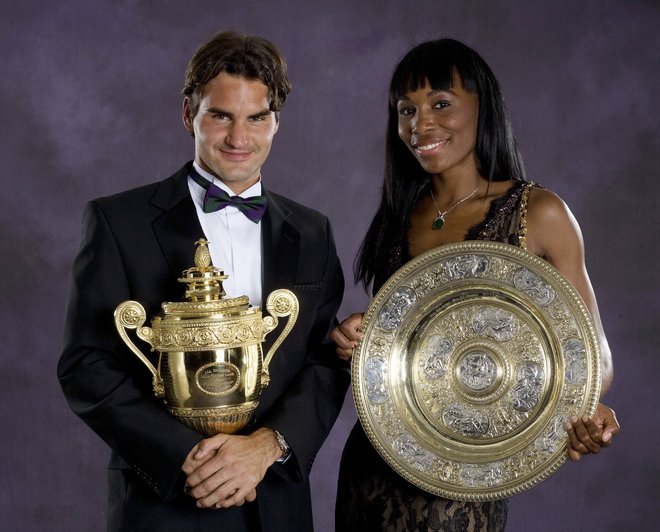 Leta 2007 sta Roger Federer in Venus Williams za zmago v Wimbledonu prvič prejela enako denarno nagrado. Foto Reuters