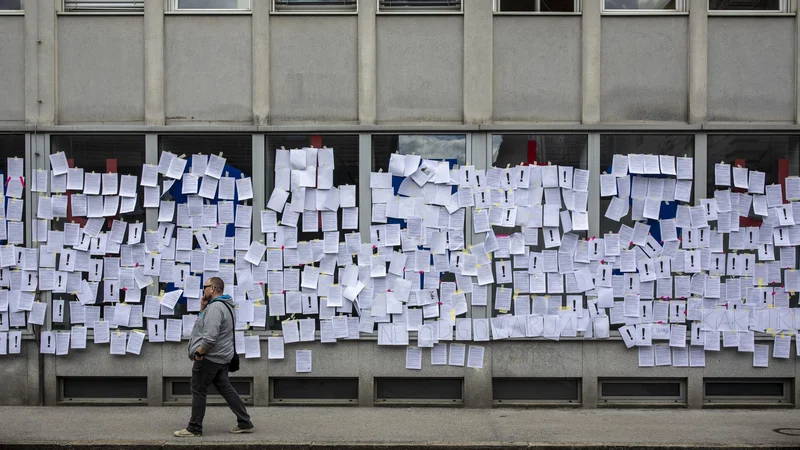 Fotografija: Protest kulturnikov pred ministrstvom za kulturo. FOTO: Voranc Vogel