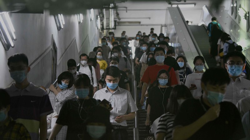 Fotografija: Peking je razdeljen na 16 okrajev in v polovici od teh so do danes potrdili nove primere okužbe. FOTO: Noel Celis/AFP