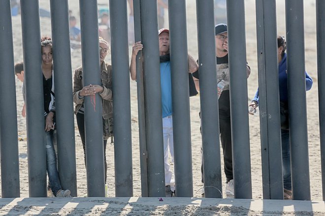 Kalifornija bo lahko še naprej ščitila nezakonite priseljence. Foto: Sandy Huffaker Afp