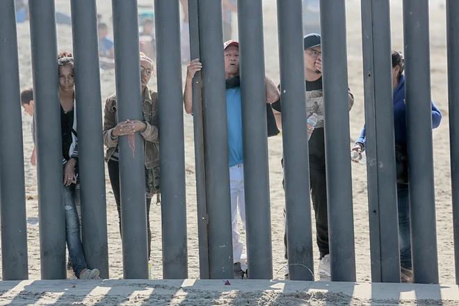 Kalifornija bo lahko še naprej ščitila nezakonite priseljence. Foto: Sandy Huffaker Afp