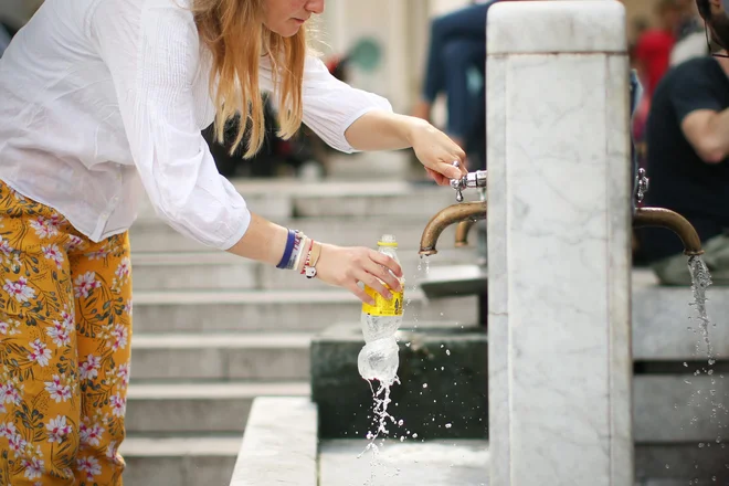 Voda je že dobra, plastenke pa ne. FOTO: Jure Eržen/Delo