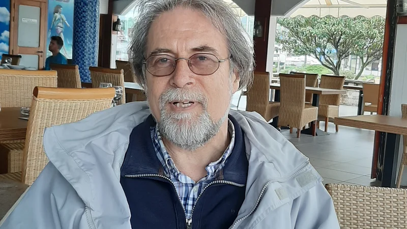 Fotografija: »Sam imam glede taborov za Zoisove štipendiste najlepše spomine na povezovanje znanosti in umetnosti, «pravi Mirt Nagy, ki je bil med drugim nacionalni koordinator za Zoisove štipendiste. FOTO: Jasna Kontler Salamon
