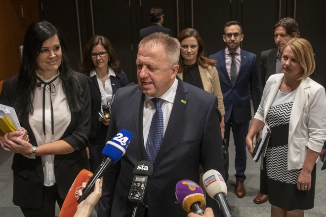 Minister Zdravko Počivalšek je prejšnji teden prestal interpelacijo v DZ. FOTO: Voranc Vogel/Delo