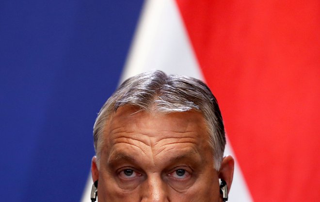 Orbán je v odgovoru na kritike poudarjal, da mu je vladanje z dekretom omogočilo hiter in učinkovit odziv na pandemijo. FOTO: Bernadett Szabo/Reuters