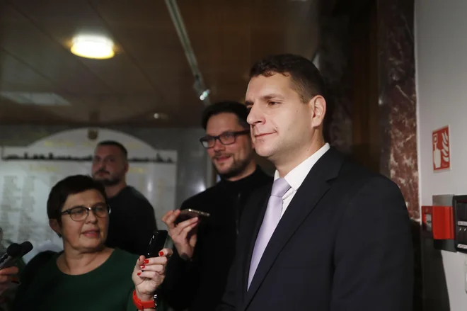 Zaradi nevestnega dela v službi bodo ovadili Zorana Stevanovića.<br />
FOTO: Leon Vidic