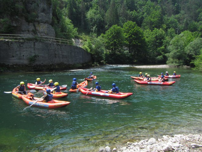 Obiskovalci se lahko z rafti, kanuji in kajaki popeljejo od Osilnice do Račkega Potoka, od Bosljive Loke do Kužlja in od Fare do Bilpe. FOTO: Promocijsko gradivo