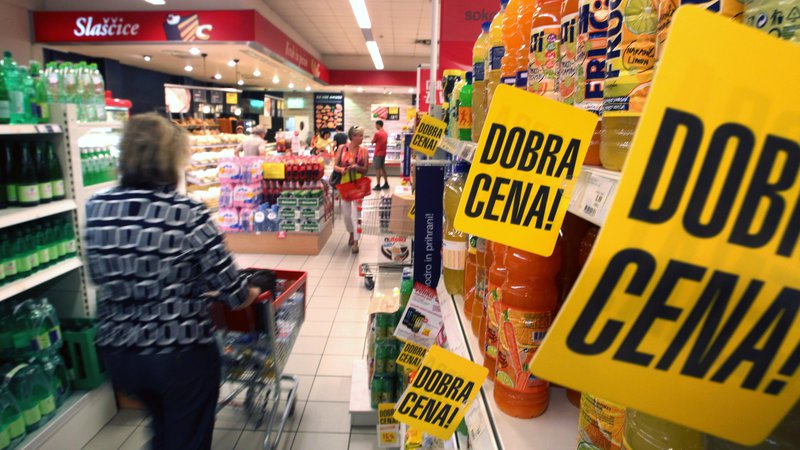 Fotografija: Slovenija je med državami, kjer se cene v povprečju najbolj nižajo v primerjavi z lanskim letom. FOTO: Matej Družnik/Delo