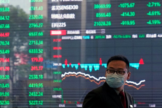 Analiki se bojijo, da okrevanje gospodarstva ne bo tako hitro, kot so predvidevali. FOTO: Aly Song/Reuters